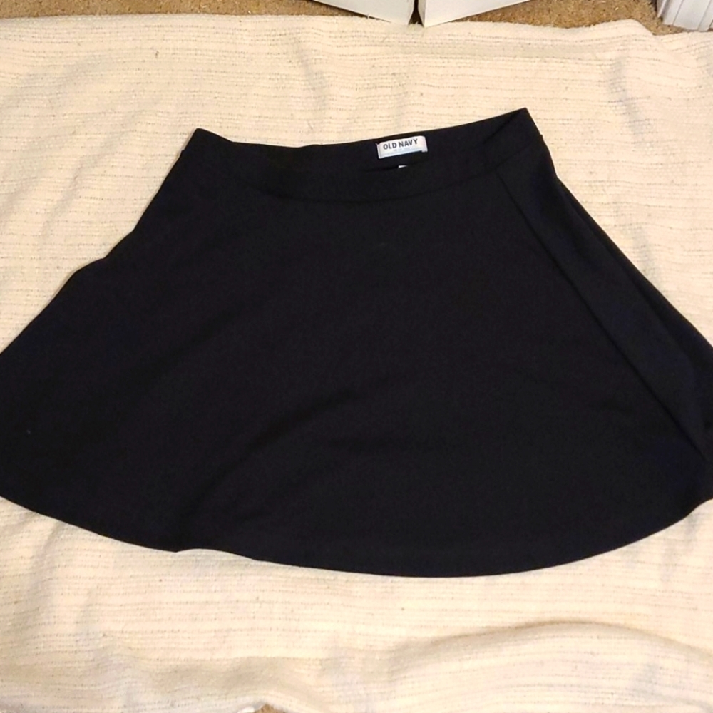 C29: OLD NAVY BLACK SKIRT SIZE LARGE BLACK